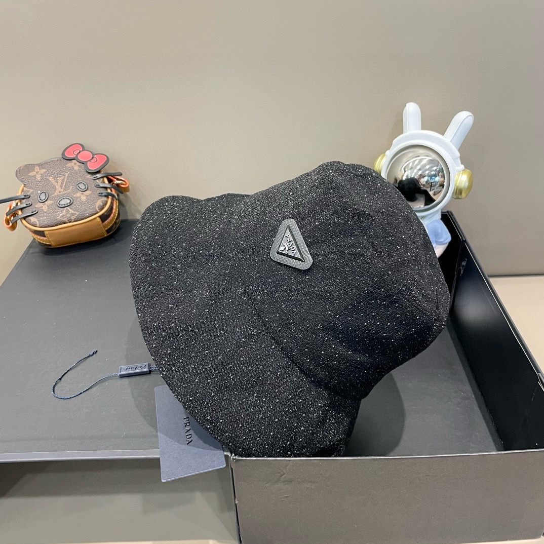 普拉达Prada重工轻奢超闪水钻渔夫帽女时髦百搭优雅水桶帽显脸小遮阳防晒盆帽。