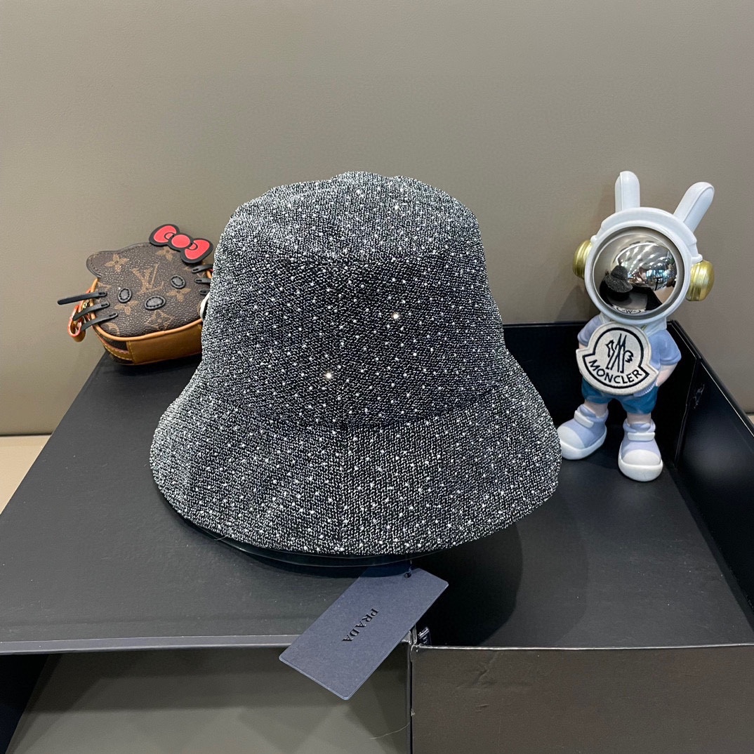 普拉达Prada重工轻奢超闪水钻渔夫帽女时髦百搭优雅水桶帽显脸小遮阳防晒盆帽。