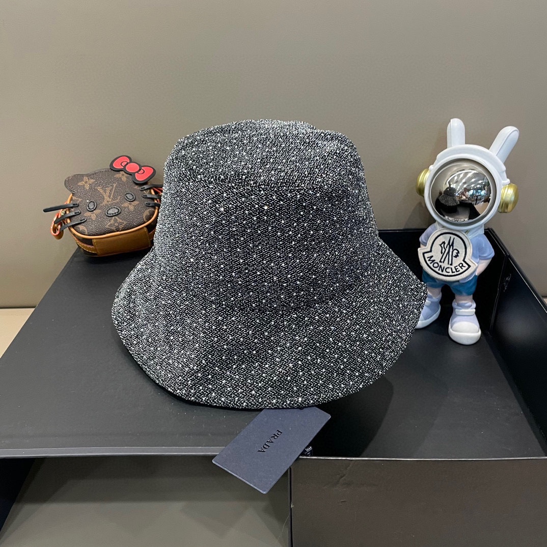 普拉达Prada重工轻奢超闪水钻渔夫帽女时髦百搭优雅水桶帽显脸小遮阳防晒盆帽。