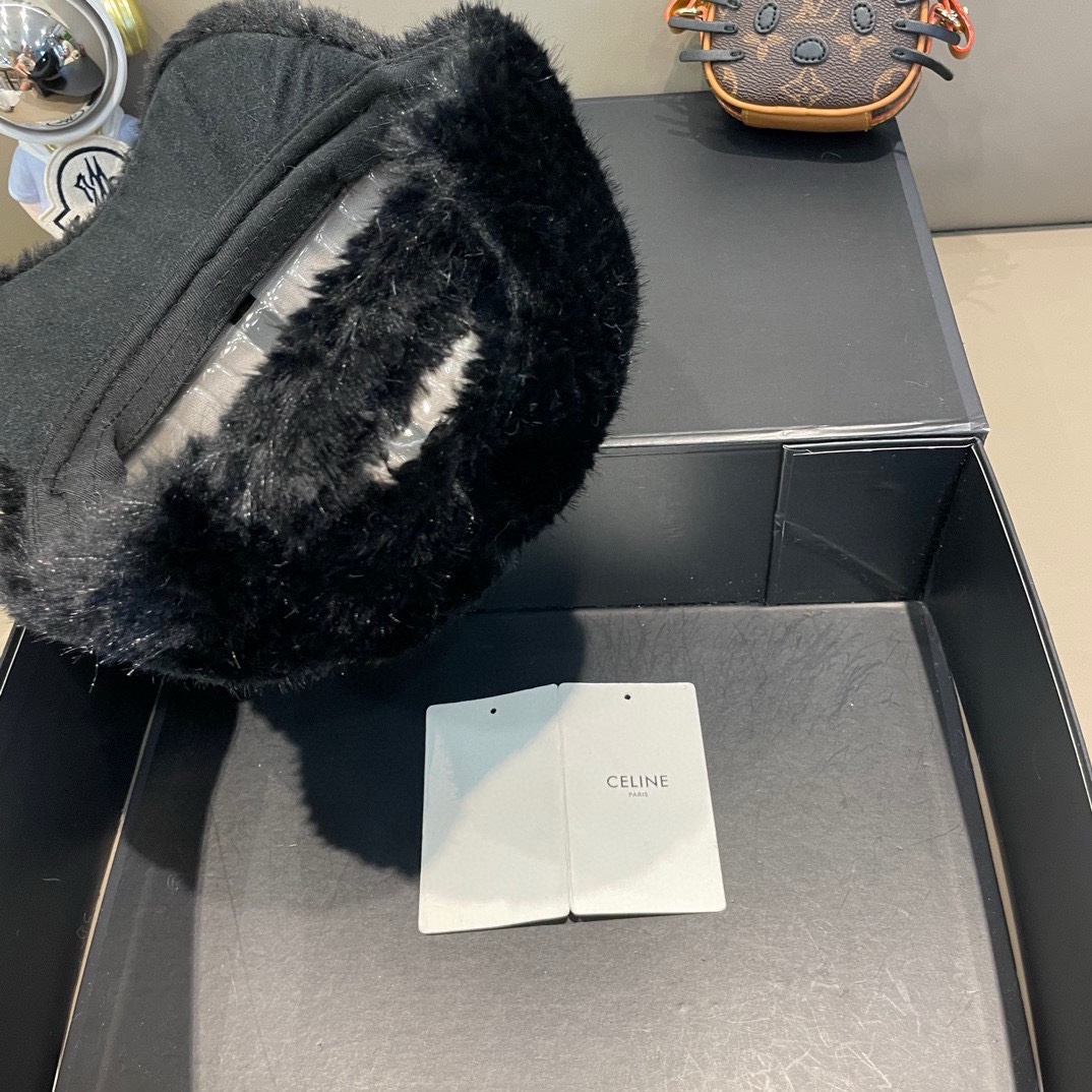 塞琳Celine凯旋门毛绒鸭舌帽女秋冬显脸小加绒加厚保暖硬顶棒球帽子