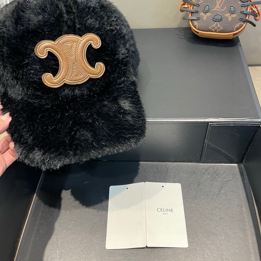 塞琳Celine凯旋门毛绒鸭舌帽女秋冬显脸小加绒加厚保暖硬顶棒球帽子