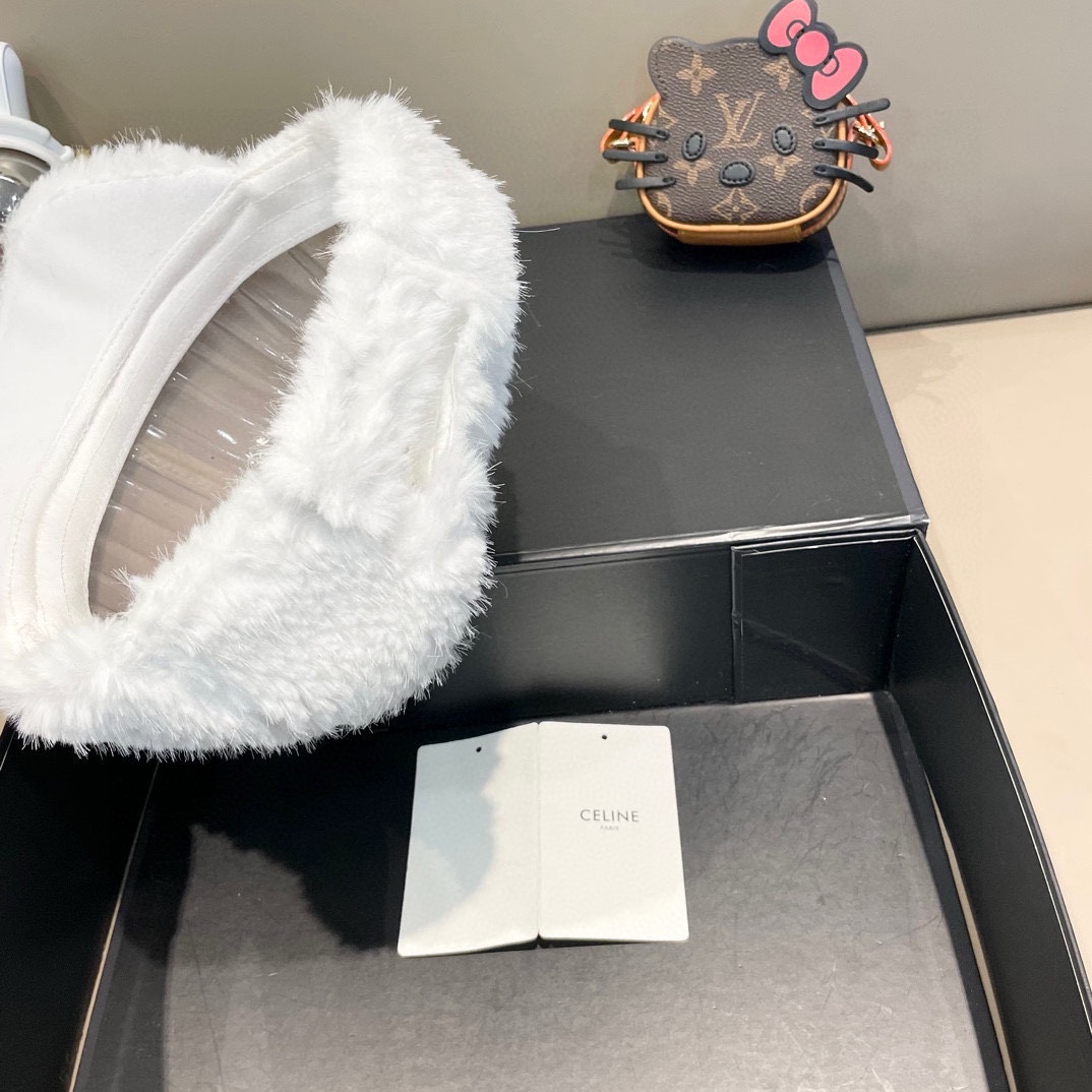 塞琳Celine凯旋门毛绒鸭舌帽女秋冬显脸小加绒加厚保暖硬顶棒球帽子
