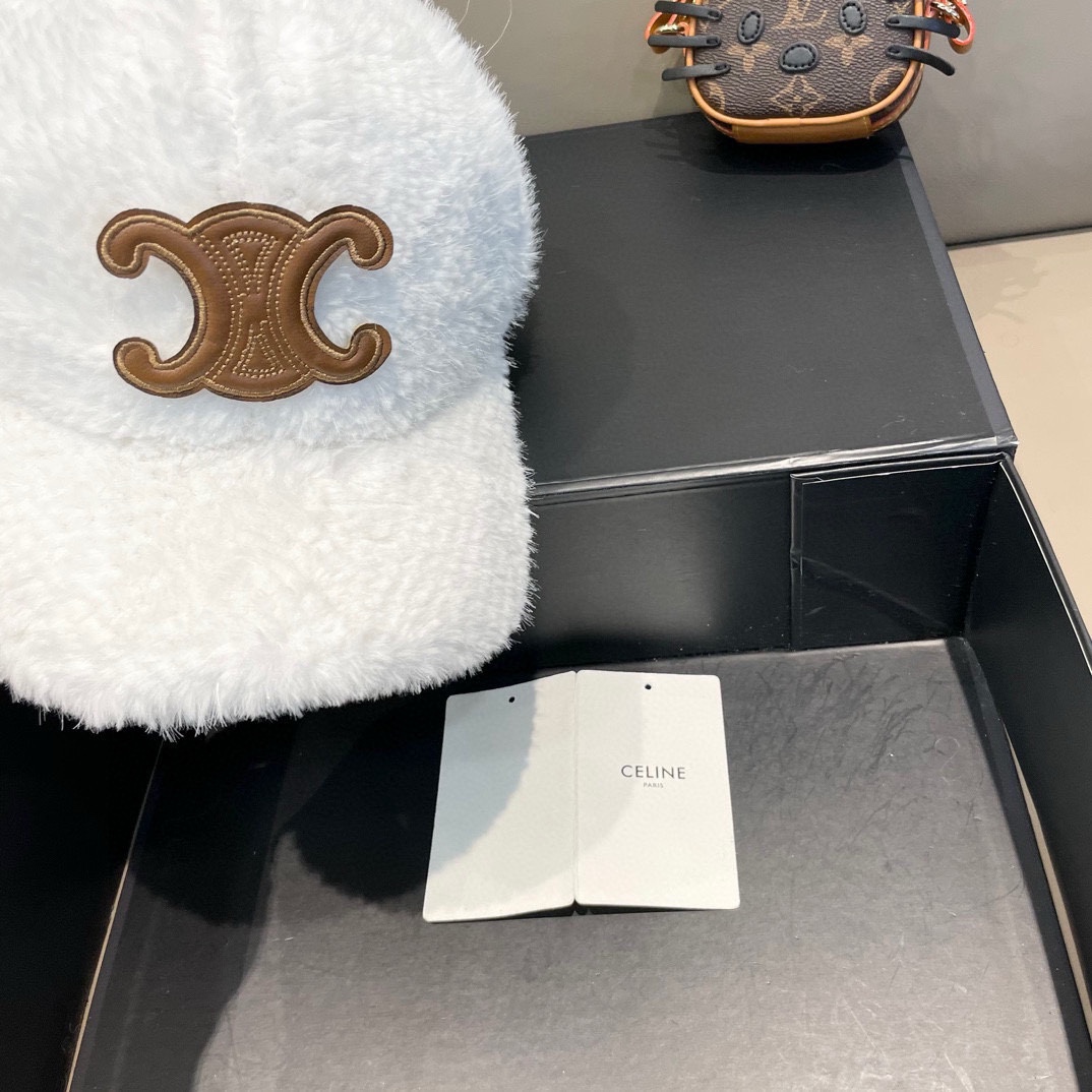 塞琳Celine凯旋门毛绒鸭舌帽女秋冬显脸小加绒加厚保暖硬顶棒球帽子