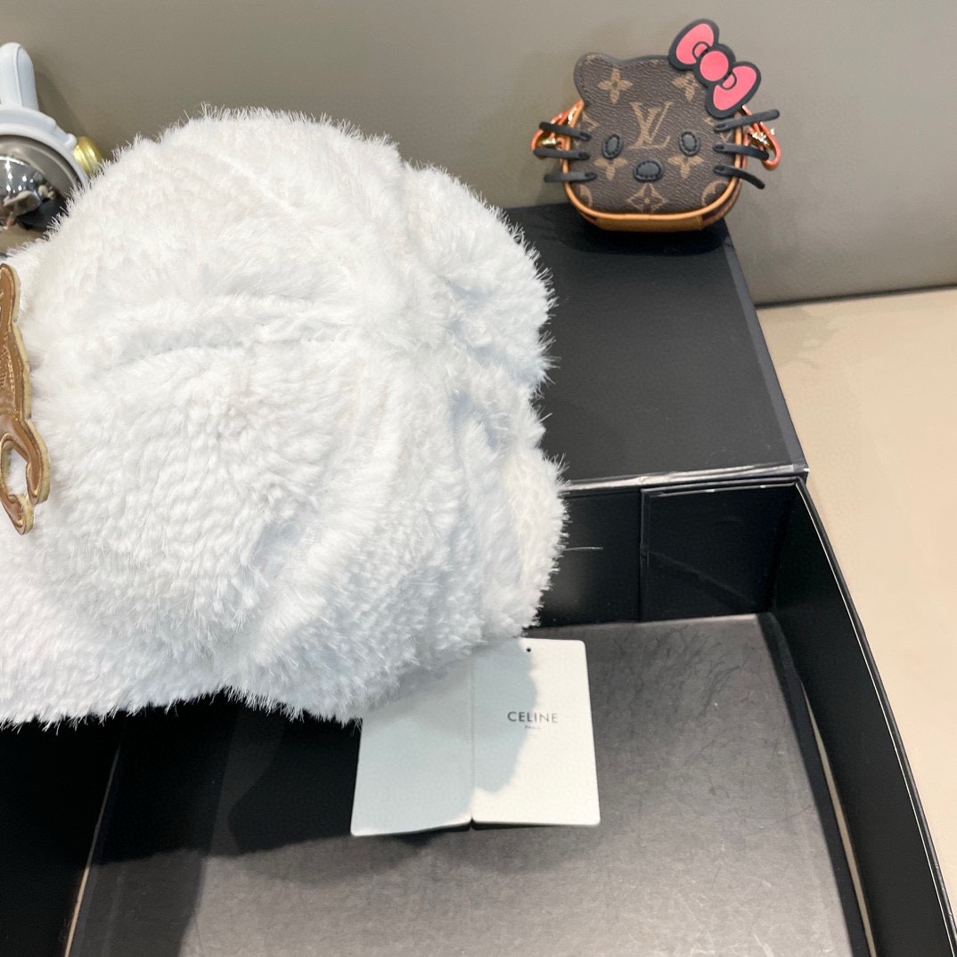 塞琳Celine凯旋门毛绒鸭舌帽女秋冬显脸小加绒加厚保暖硬顶棒球帽子