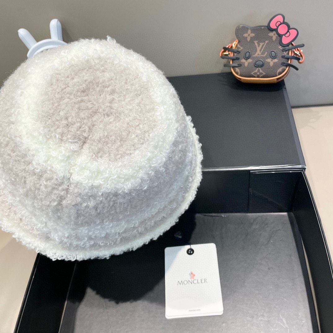moncler蒙口拼色羊羔绒水桶帽子女秋冬针织保暖素颜气质小众百搭显脸小渔夫帽