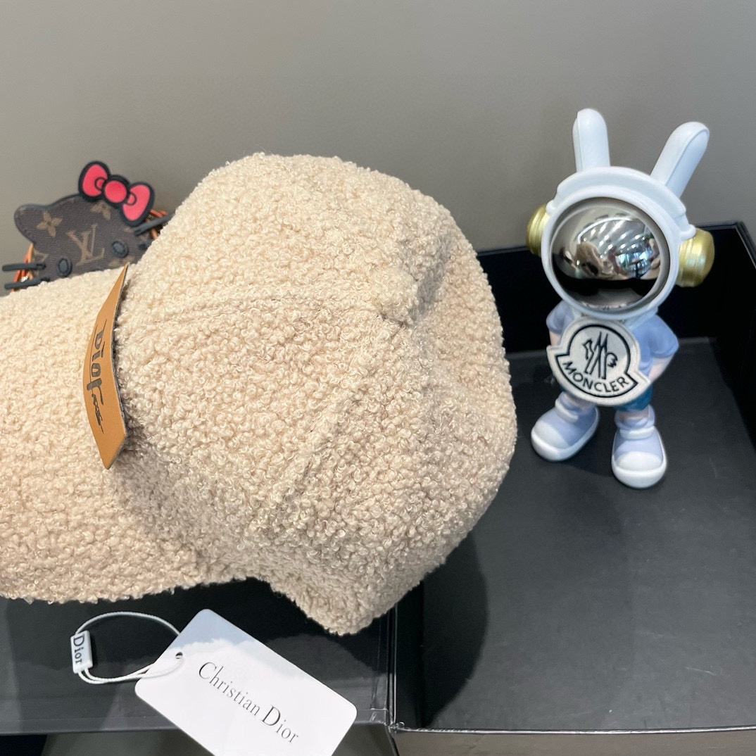 DIOR迪奥 2024 秋冬新款官网同步羊羔毛刺绣棒球帽，整个帽子质感超级好，网红爆款休闲时尚 百搭，超