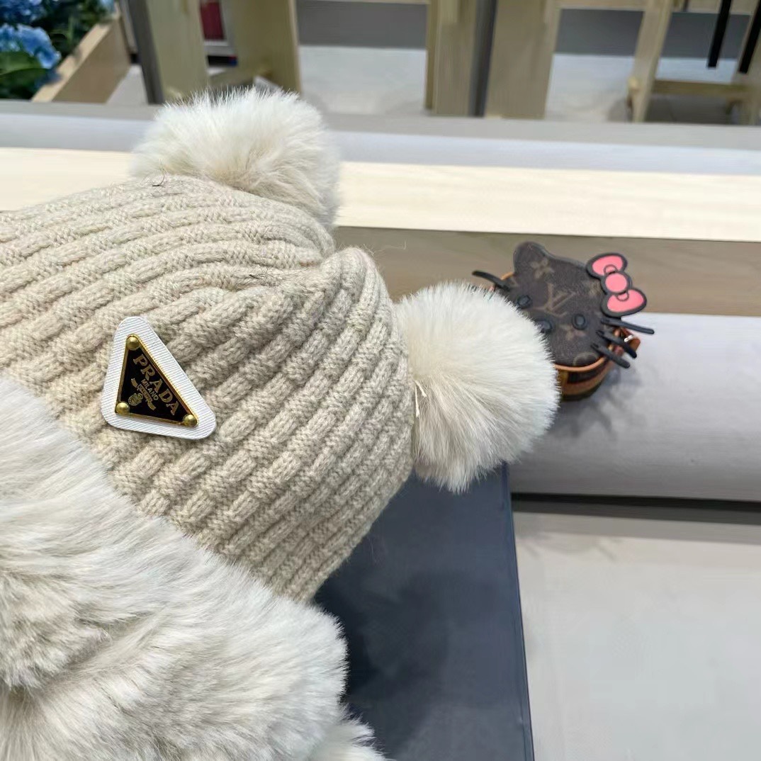 普拉达Prada加厚针织毛线帽子女士冬季可爱毛球套头帽保暖加绒护耳防寒雷锋帽