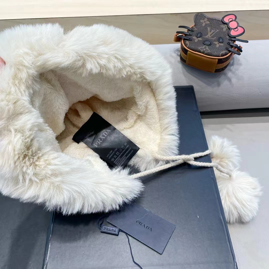 普拉达Prada加厚针织毛线帽子女士冬季可爱毛球套头帽保暖加绒护耳防寒雷锋帽