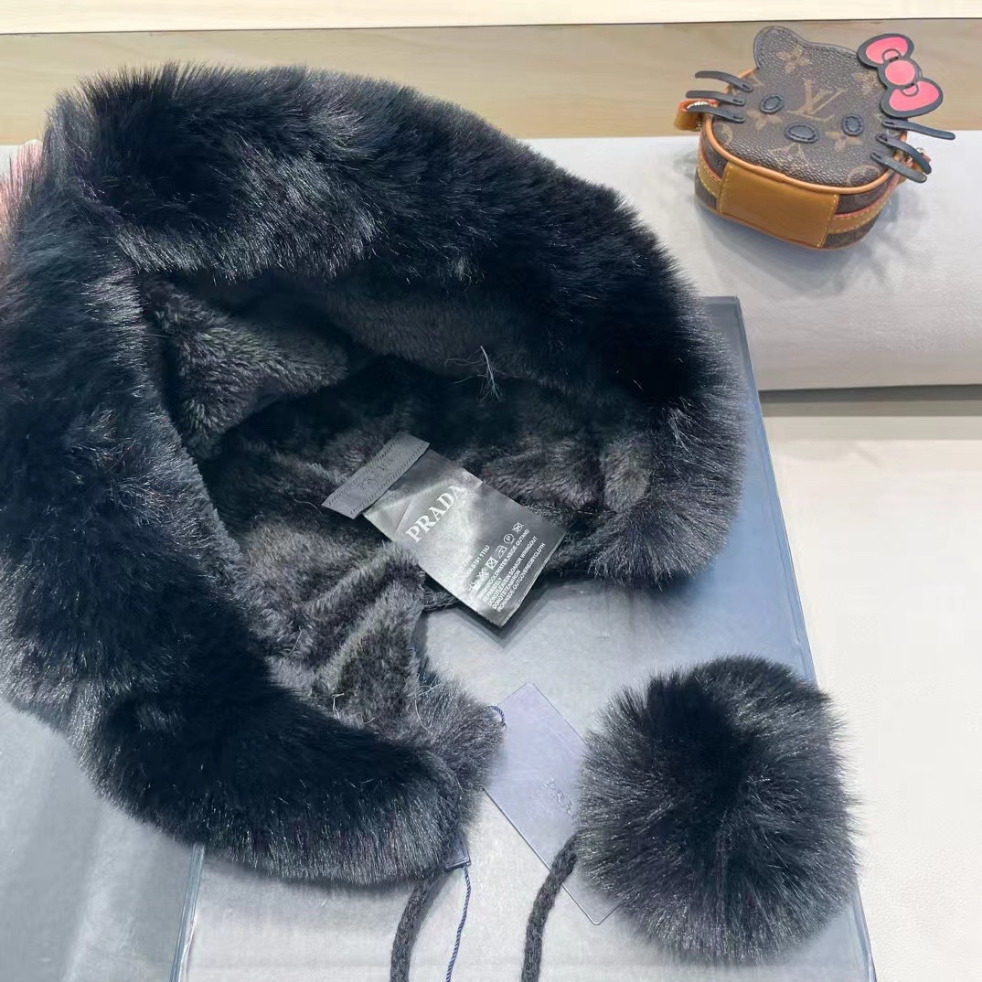 普拉达Prada加厚针织毛线帽子女士冬季可爱毛球套头帽保暖加绒护耳防寒雷锋帽