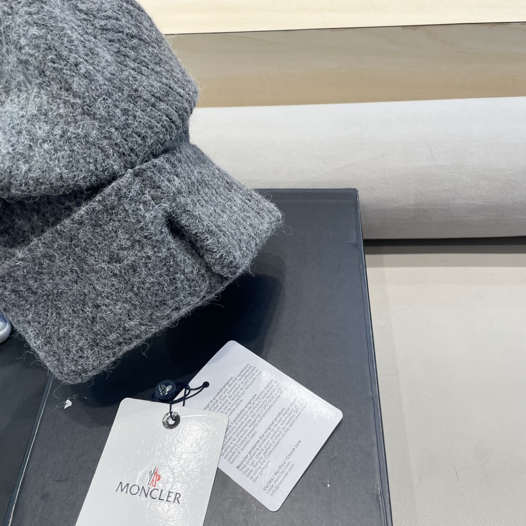 moncler羊毛混纺毛线帽子女冬季加厚毛线帽户外防风骑车护耳帽显脸小冷帽