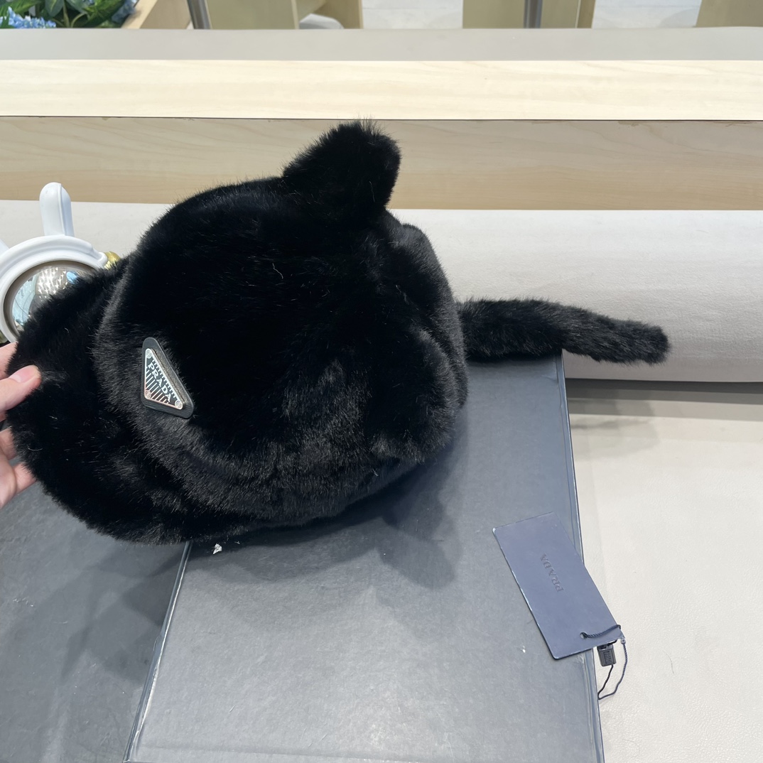 普拉达Prada帽子女秋冬季鸭舌帽仿貂毛冬天猫耳朵可爱棒球帽皮草时尚加绒保暖