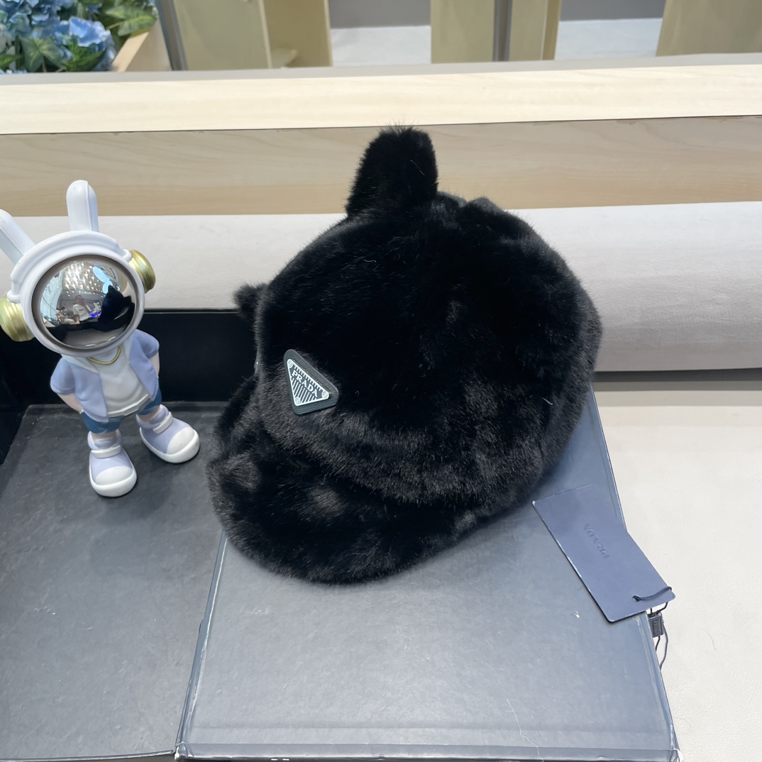 普拉达Prada帽子女秋冬季鸭舌帽仿貂毛冬天猫耳朵可爱棒球帽皮草时尚加绒保暖