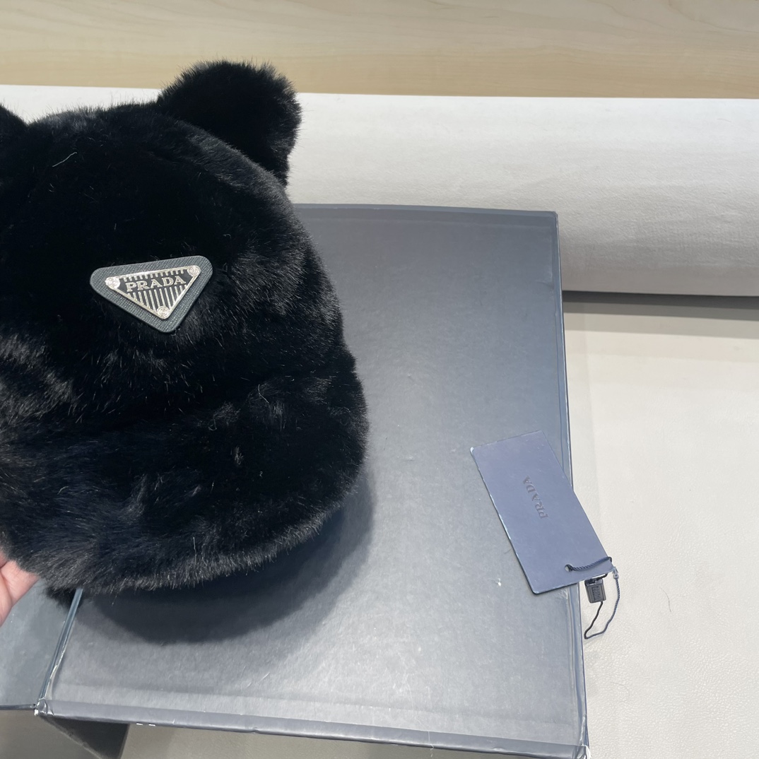 普拉达Prada帽子女秋冬季鸭舌帽仿貂毛冬天猫耳朵可爱棒球帽皮草时尚加绒保暖