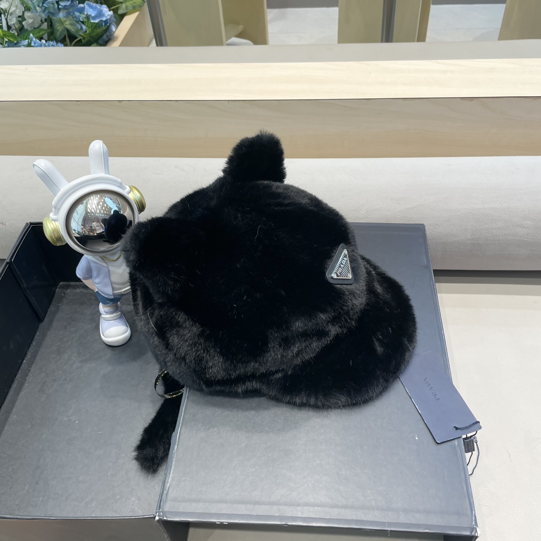 普拉达Prada帽子女秋冬季鸭舌帽仿貂毛冬天猫耳朵可爱棒球帽皮草时尚加绒保暖