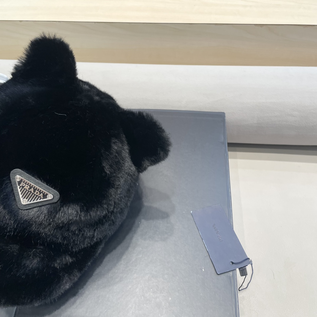普拉达Prada帽子女秋冬季鸭舌帽仿貂毛冬天猫耳朵可爱棒球帽皮草时尚加绒保暖