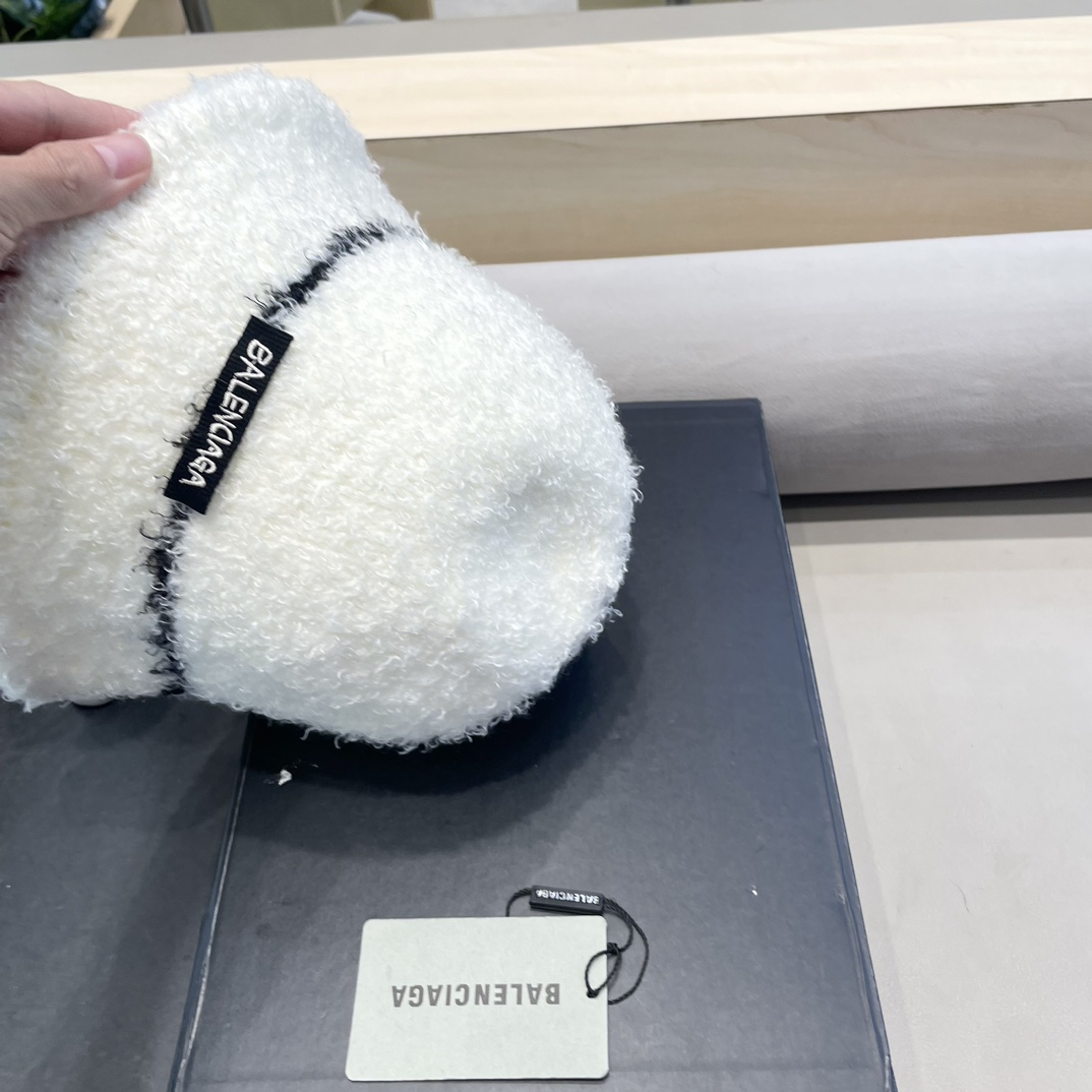 moncler潮牌蒙口凌誉秋冬经典简约灯芯绒鸭舌帽男户外保暖百搭棒球帽子女
