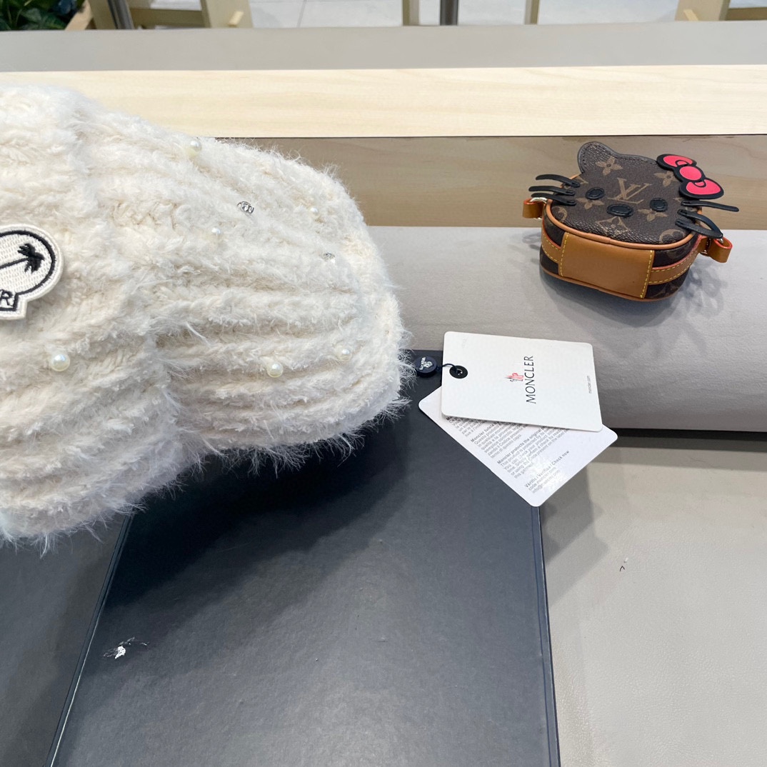 moncler冬季甜美百搭针织帽大头围毛线帽保暖针织帽珍珠装饰护耳帽套头帽