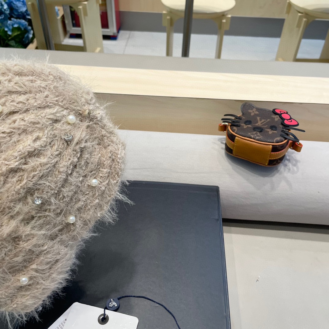 moncler冬季甜美百搭针织帽大头围毛线帽保暖针织帽珍珠装饰护耳帽套头帽