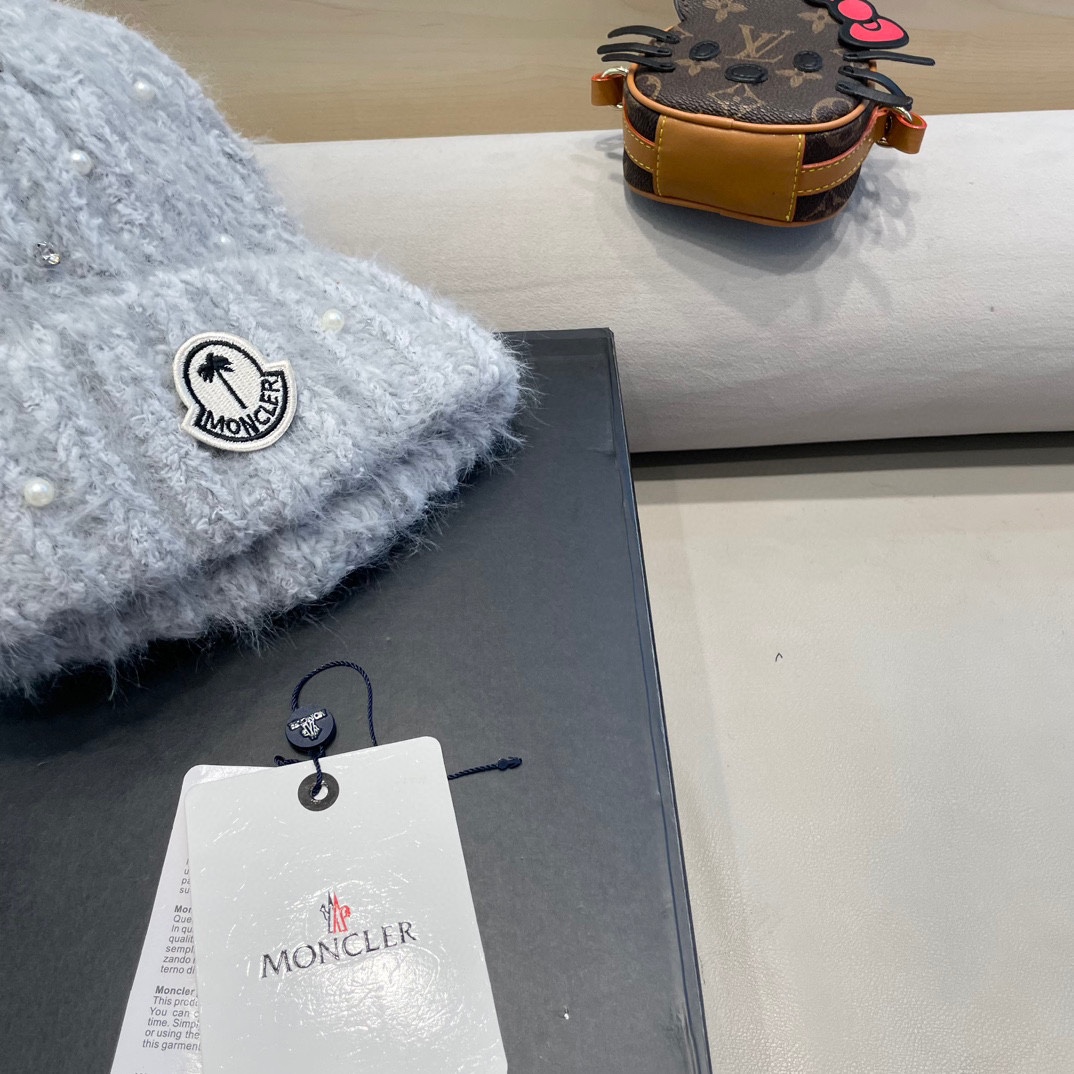 moncler冬季甜美百搭针织帽大头围毛线帽保暖针织帽珍珠装饰护耳帽套头帽