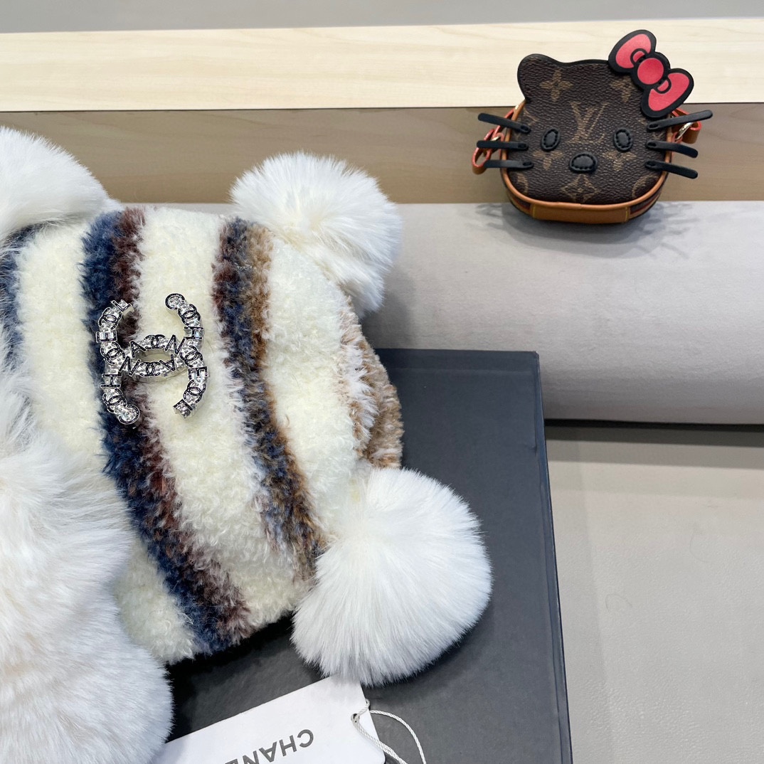 Chanel2024秋冬季新款加厚羊羔绒渔夫帽子女加厚保暖户外防寒百搭护耳帽
