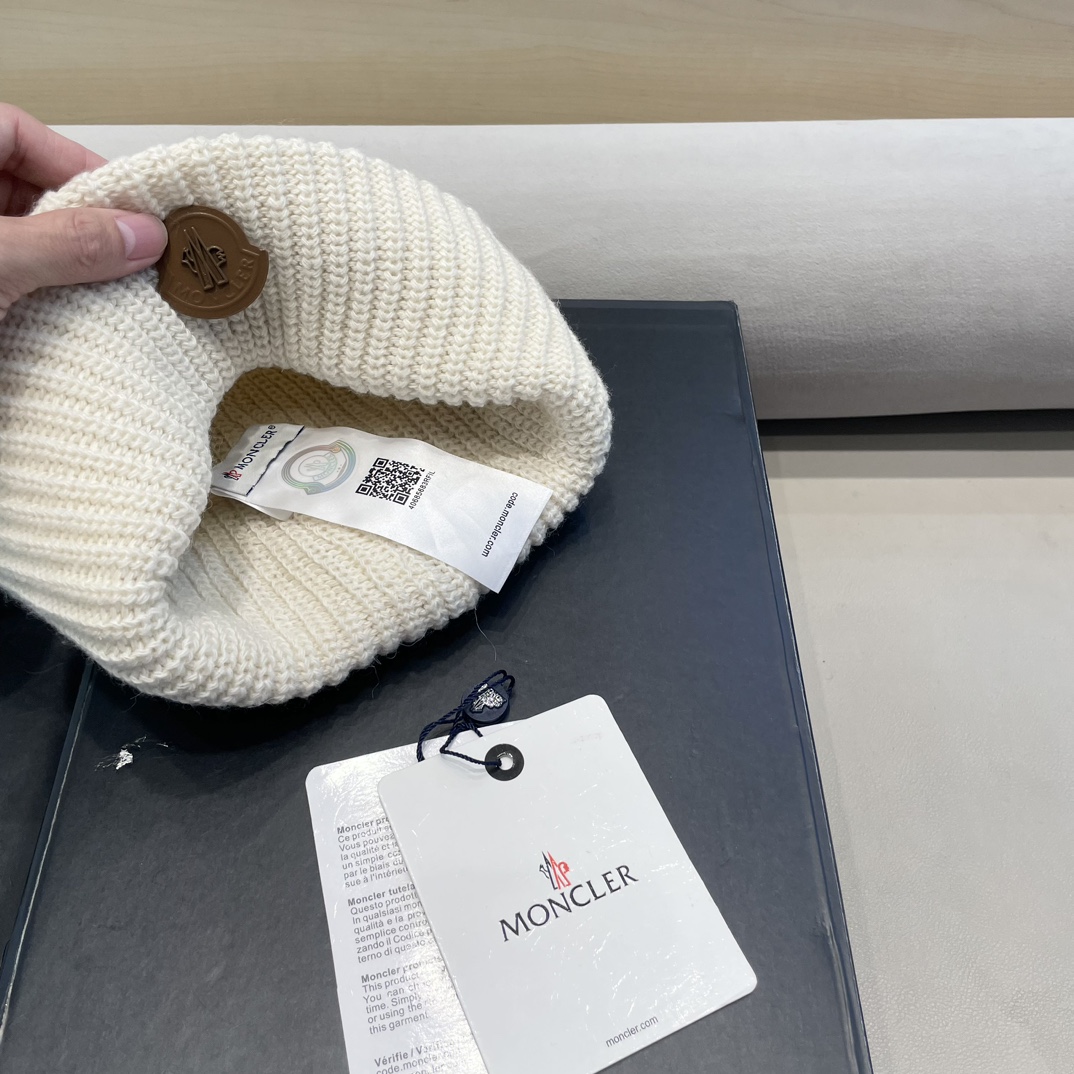 moncler 2024年秋冬季新款韩版简约百搭针织帽子女防寒保暖护耳时尚毛线帽