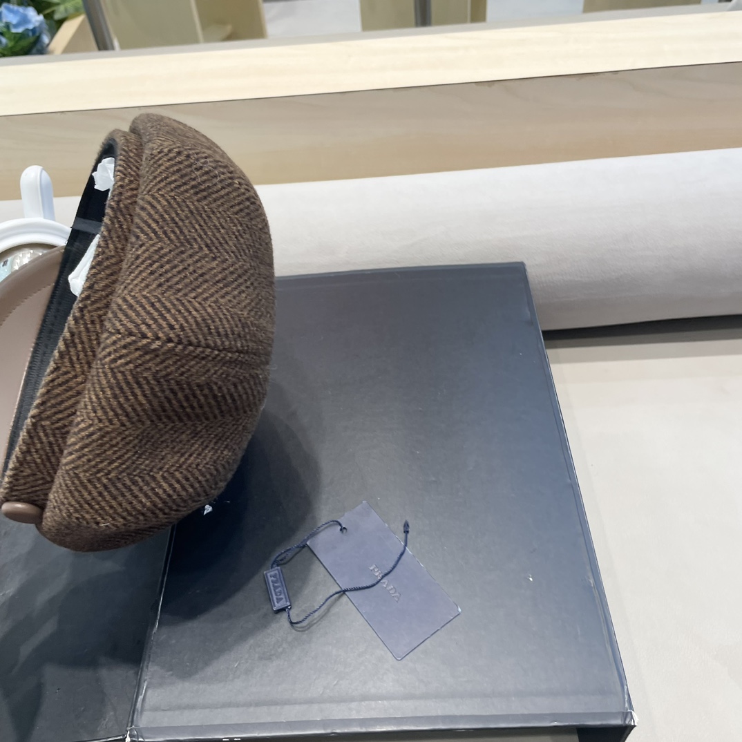 普拉达Prada秋冬新款韩版英伦格子毛呢皮檐八角帽女时尚百搭休闲复古画家帽潮