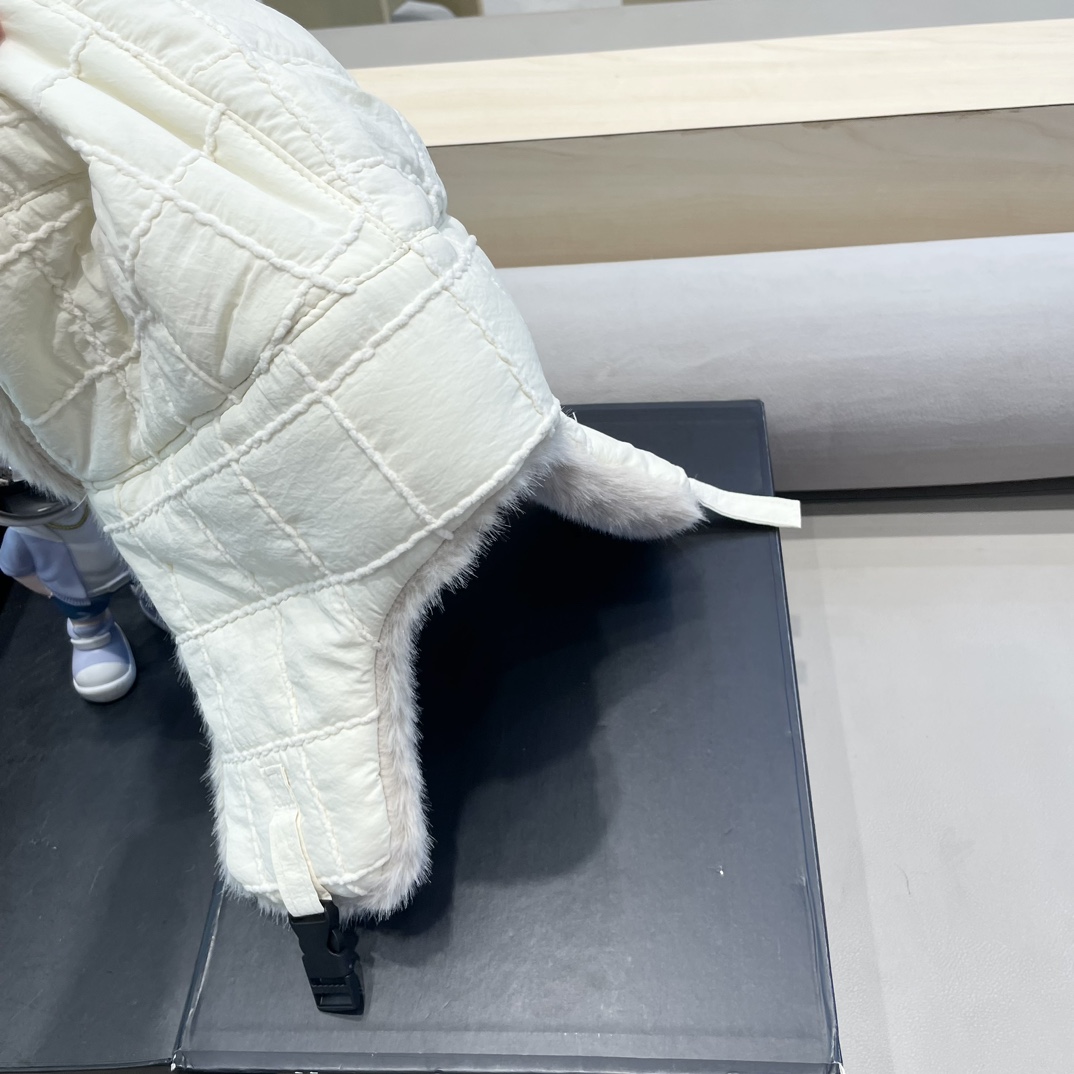 ugg东北逛街保暖雷锋帽男女2024冬季骑电动车防风保暖护耳毛绒棉帽子