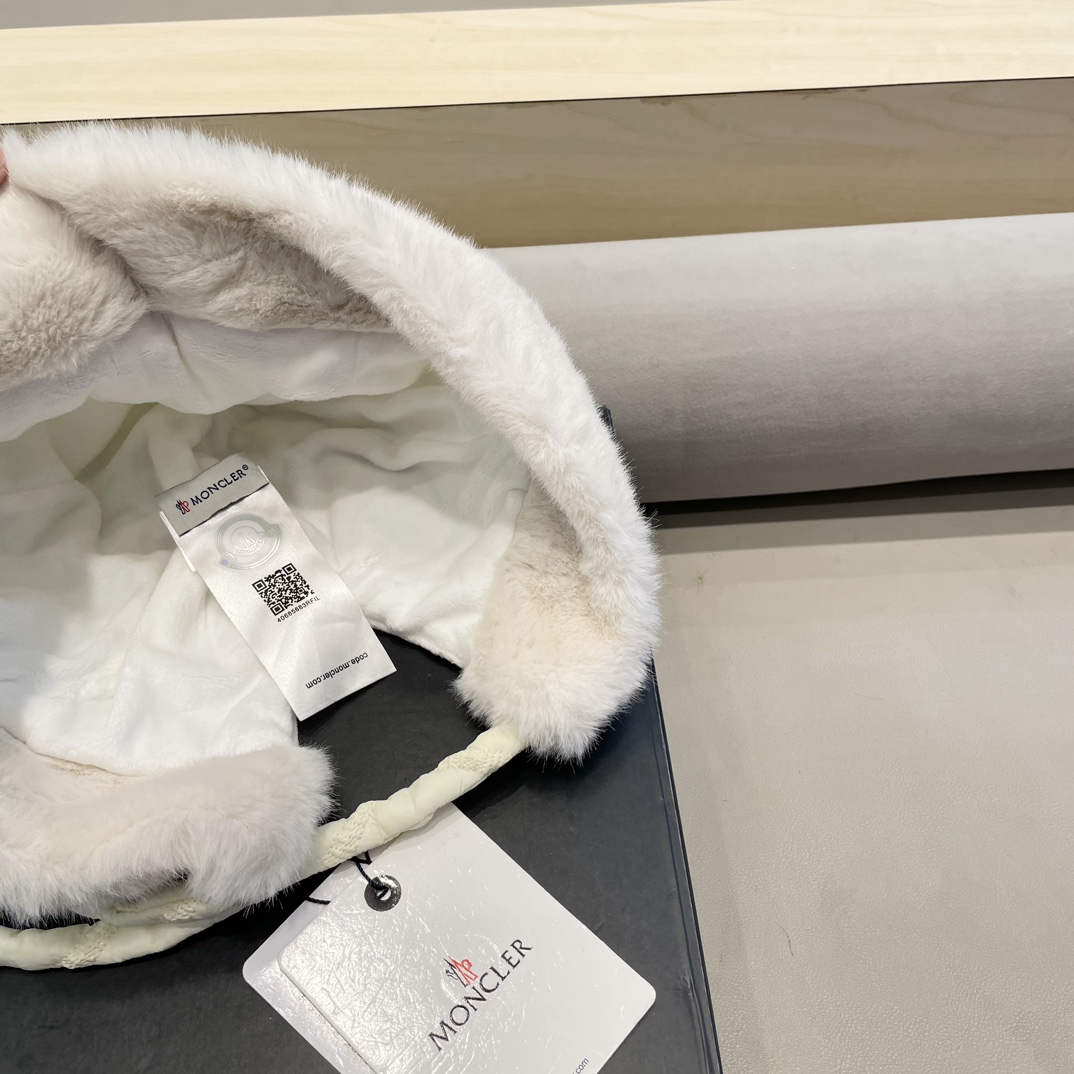 moncler毛绒显脸小雷锋帽女冬季加厚加绒护耳防寒保暖可爱渔夫帽骑车盆帽