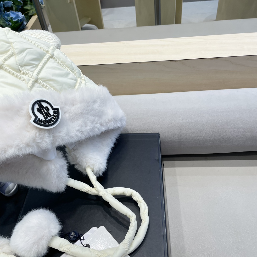 moncler毛绒显脸小雷锋帽女冬季加厚加绒护耳防寒保暖可爱渔夫帽骑车盆帽