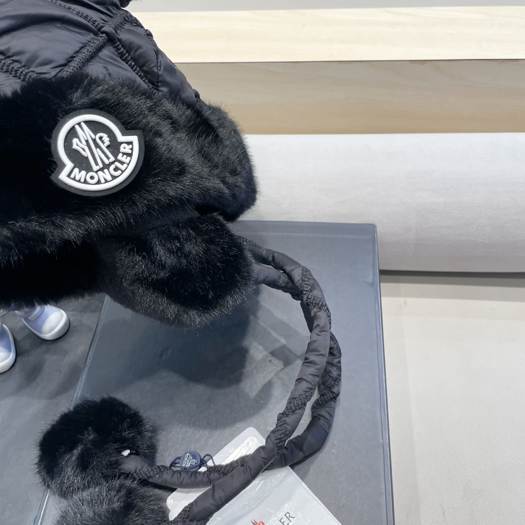 moncler毛绒显脸小雷锋帽女冬季加厚加绒护耳防寒保暖可爱渔夫帽骑车盆帽