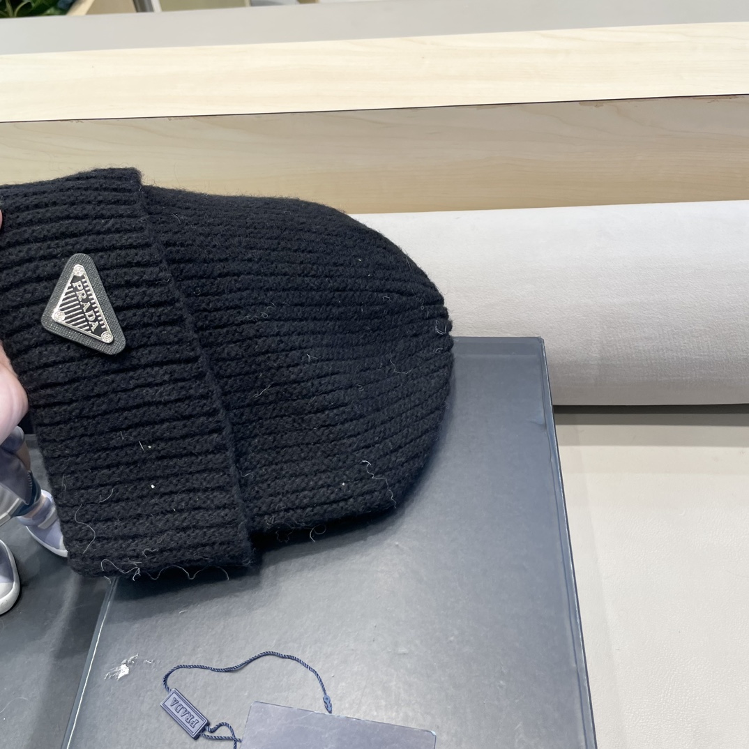  普拉达Prada立体版型显脸小秋冬百搭针织帽护耳保暖堆堆帽大头围月子毛线帽子