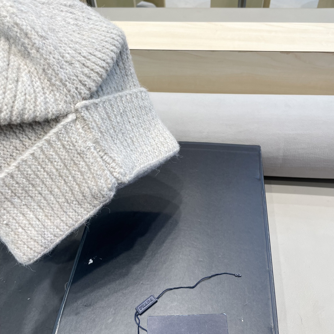  普拉达Prada立体版型显脸小秋冬百搭针织帽护耳保暖堆堆帽大头围月子毛线帽子