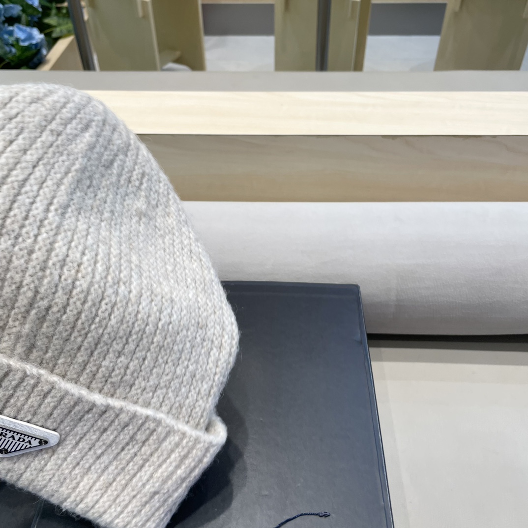  普拉达Prada立体版型显脸小秋冬百搭针织帽护耳保暖堆堆帽大头围月子毛线帽子