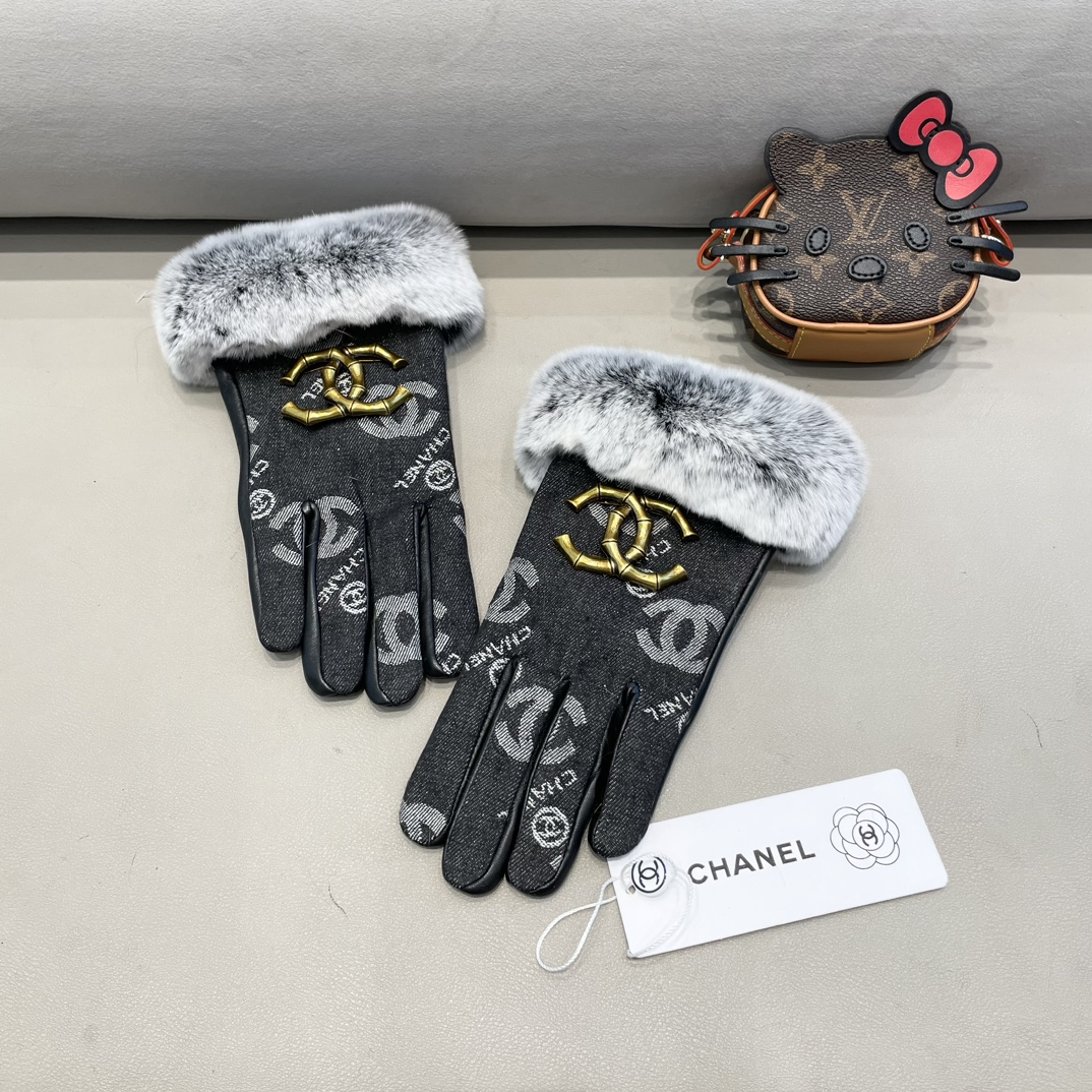 NO:640162,Chanel 2025 Autumn and Winter Lazy Rabbit Sheepskin Gloves with mobile phone touch screen, it is worth comparing the same model with different qualities, instantly killing poor products in the market, imported first-grade sheepskin lazy rabbit fur with velvet inside, classic and timeless style. If you like it, you can buy it, this quality can be used next year after using it this year [Happy][Happy][Happy] Comes with box size ML gloves, gloves, chanel, chanel, sheepskin, gloves19860909Chanel 香奈儿2025秋冬懒兔羊皮手套手机触屏,值得对比同款不同品质,秒杀市场差产品,进口一级羊皮懒兔毛内里加绒 经典不过时款.喜欢可以入手了,这种品质的今年用了明年还能用 [愉快][愉快][愉快]配盒子码数ML手套,手套,chanel,chanel,sheepskin,gloves,accessory
