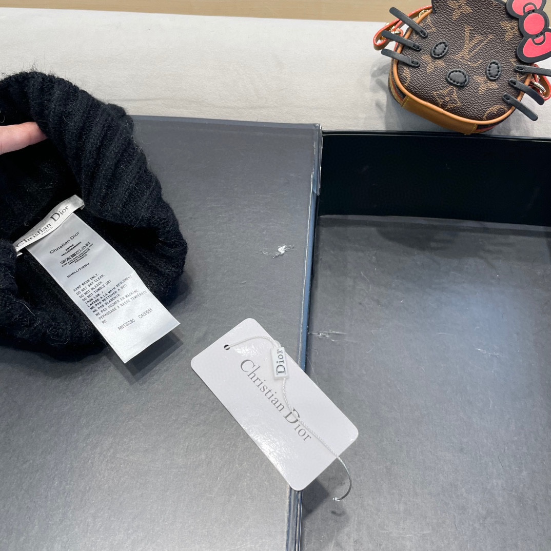 Dior 迪奥针织毛线帽，兔毛线帽👉