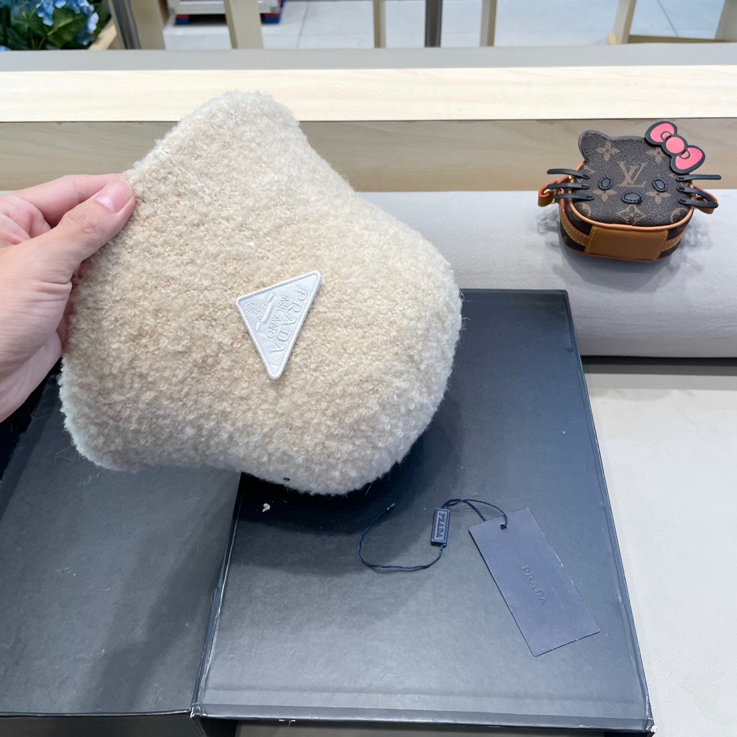 普拉达Prada韩版羊羔毛绒加厚保暖渔夫帽子女百搭气质复古休闲秋冬季高级盆帽