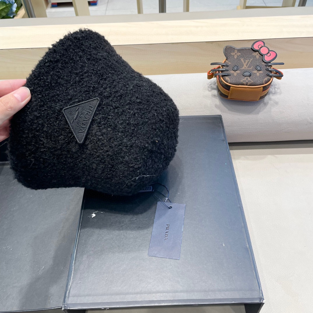 普拉达Prada韩版羊羔毛绒加厚保暖渔夫帽子女百搭气质复古休闲秋冬季高级盆帽