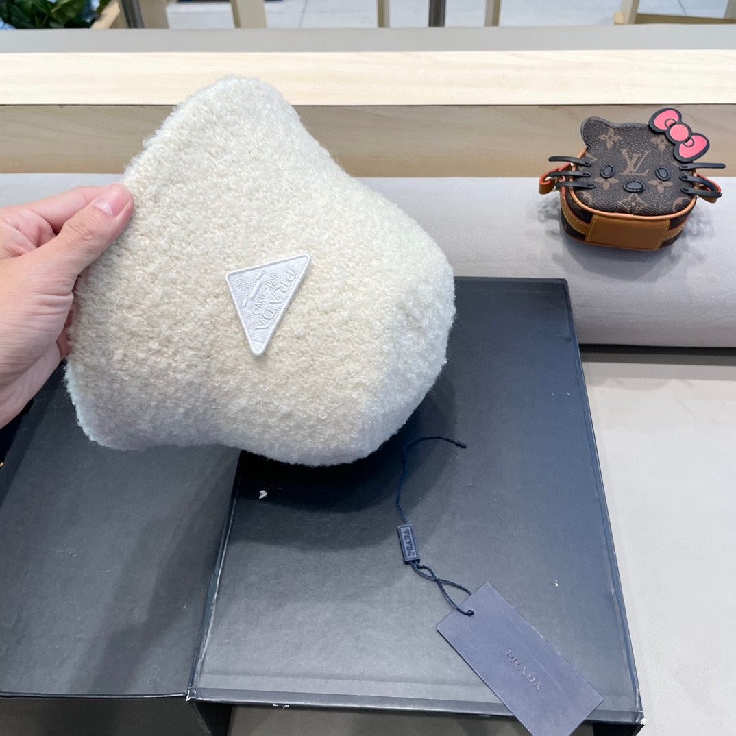 普拉达Prada韩版羊羔毛绒加厚保暖渔夫帽子女百搭气质复古休闲秋冬季高级盆帽