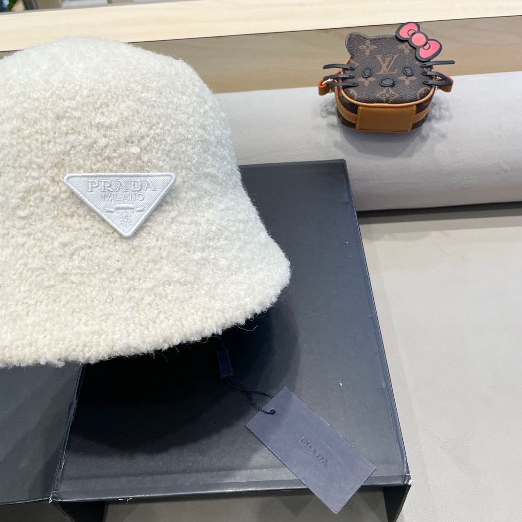 普拉达Prada韩版羊羔毛绒加厚保暖渔夫帽子女百搭气质复古休闲秋冬季高级盆帽