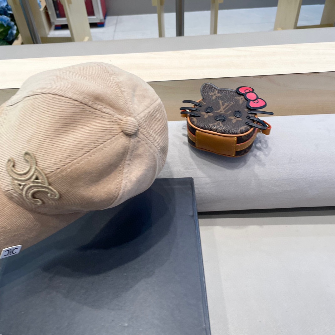 CELINE 塞琳 新款 🆕 棒球帽 🧢 原单棒球帽 🧢原版1.1复刻 （对比 🆚 市场通货 logo比