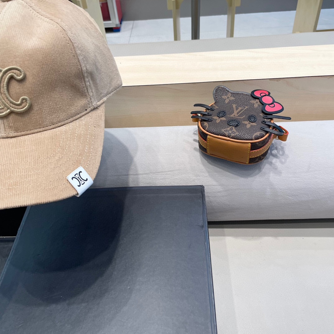 CELINE 塞琳 新款 🆕 棒球帽 🧢 原单棒球帽 🧢原版1.1复刻 （对比 🆚 市场通货 logo比