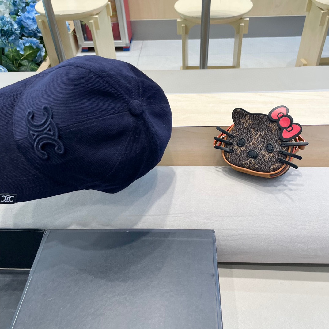 CELINE 塞琳 新款 🆕 棒球帽 🧢 原单棒球帽 🧢原版1.1复刻 （对比 🆚 市场通货 logo比