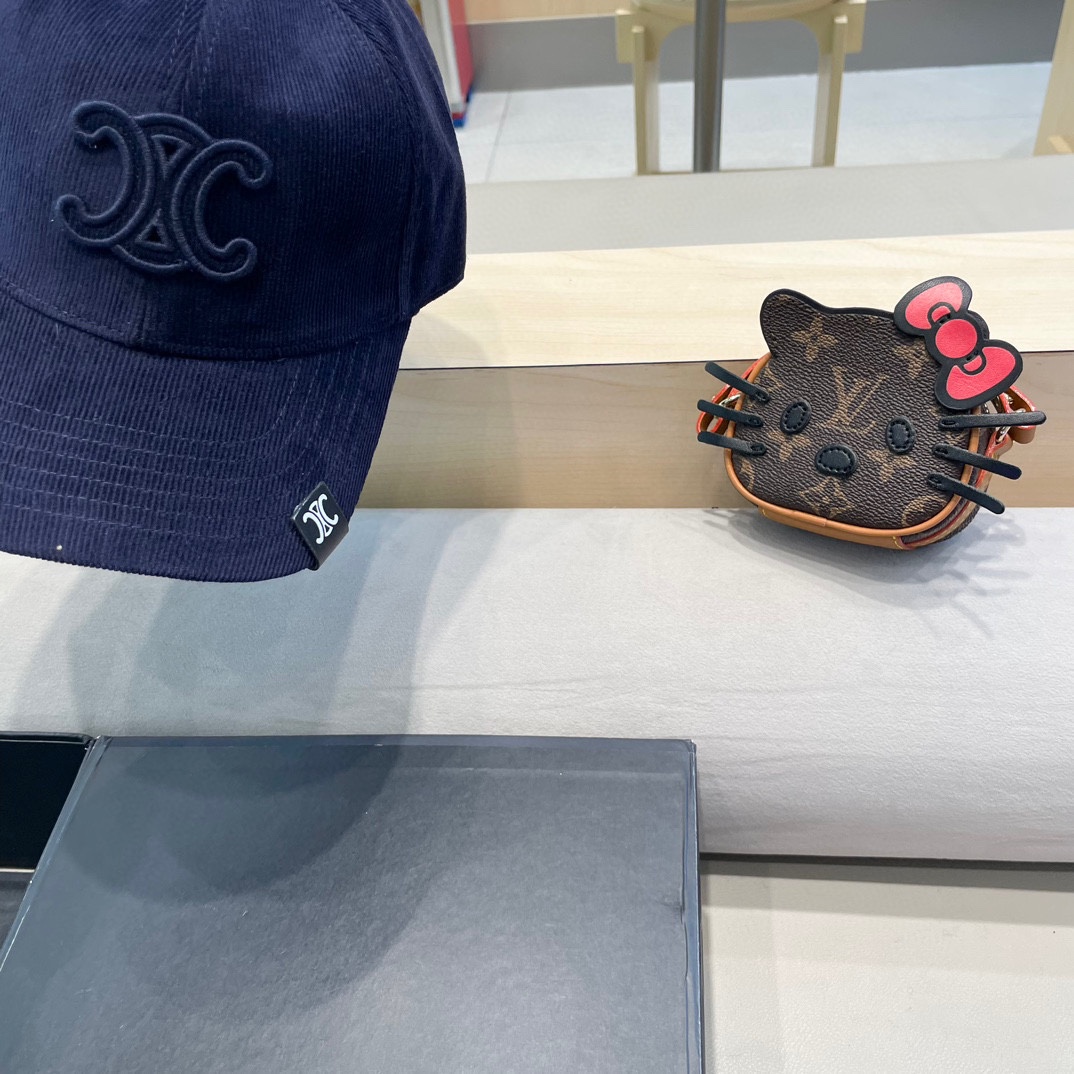 CELINE 塞琳 新款 🆕 棒球帽 🧢 原单棒球帽 🧢原版1.1复刻 （对比 🆚 市场通货 logo比