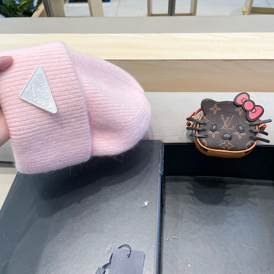 【PRADA普拉达】2024秋冬新款针织毛线帽，大牌系列，轻奢感满满.冬天出街必备