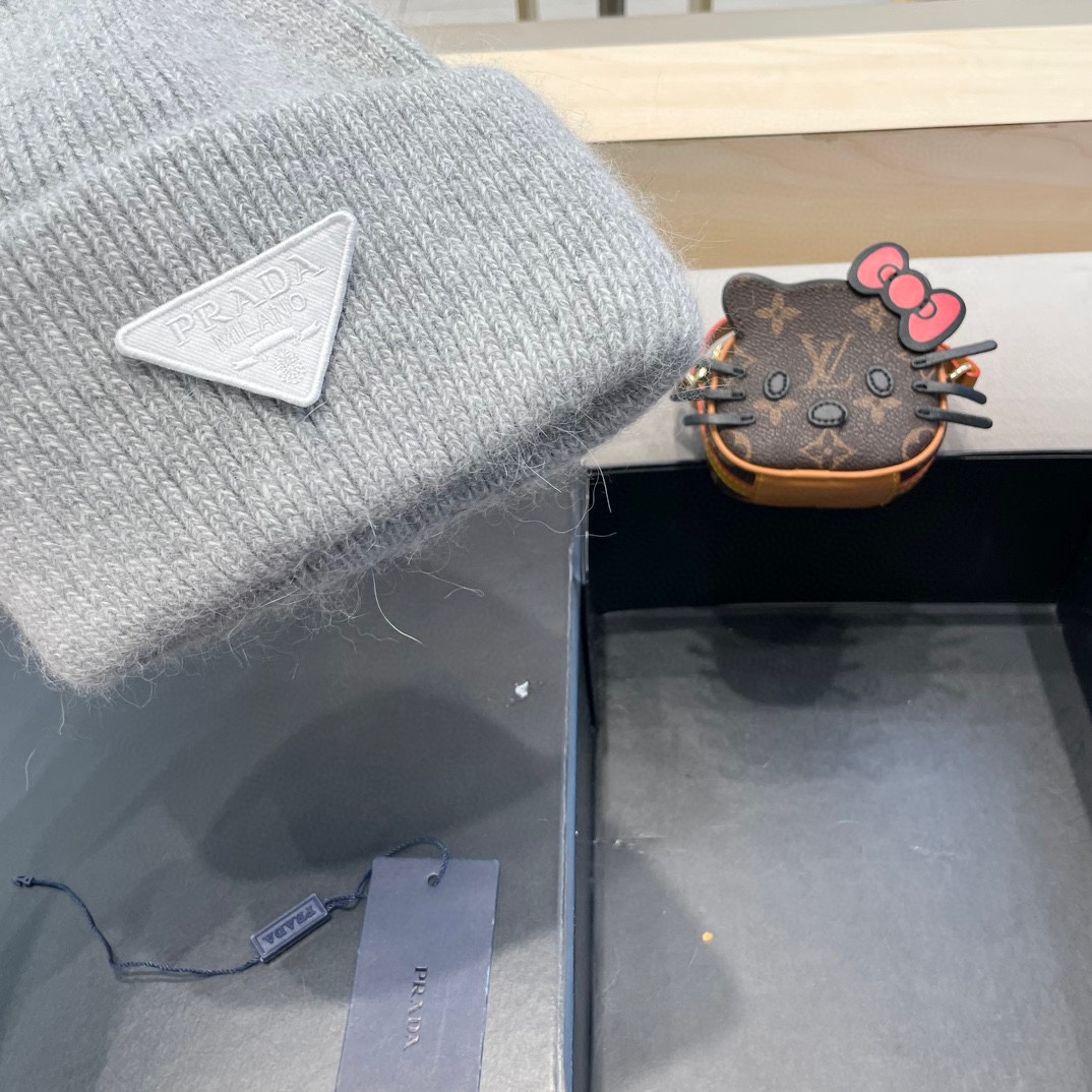 【PRADA普拉达】2024秋冬新款针织毛线帽，大牌系列，轻奢感满满.冬天出街必备