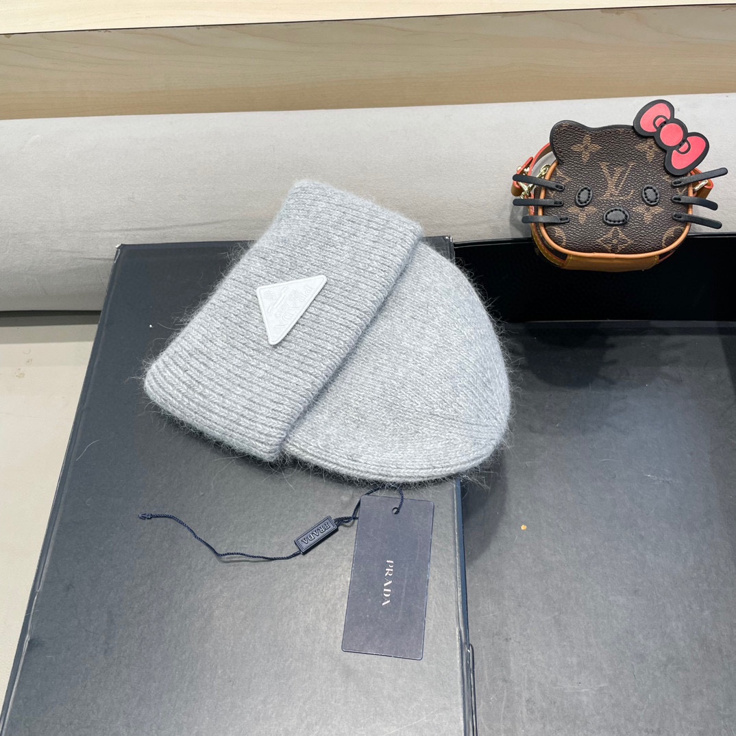 【PRADA普拉达】2024秋冬新款针织毛线帽，大牌系列，轻奢感满满.冬天出街必备