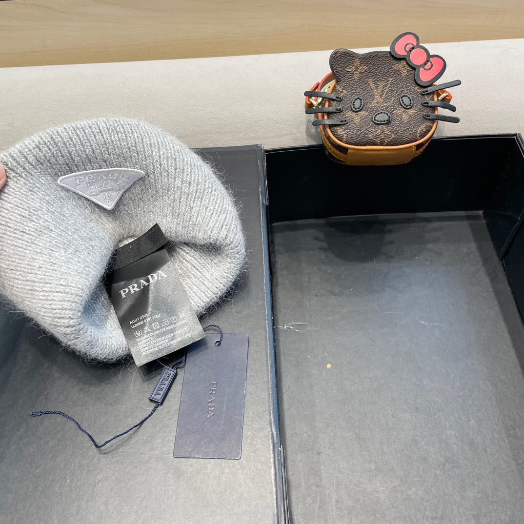 【PRADA普拉达】2024秋冬新款针织毛线帽，大牌系列，轻奢感满满.冬天出街必备