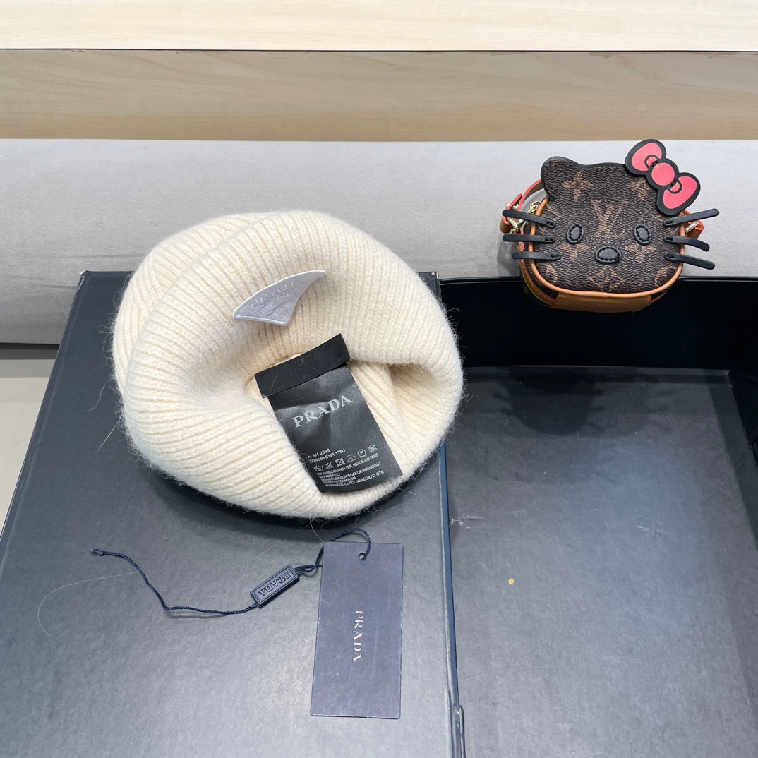 【PRADA普拉达】2024秋冬新款针织毛线帽，大牌系列，轻奢感满满.冬天出街必备