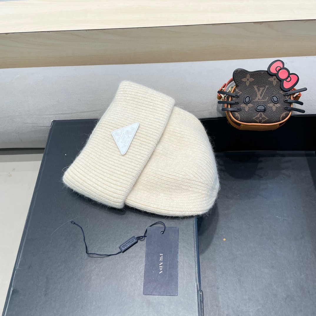 【PRADA普拉达】2024秋冬新款针织毛线帽，大牌系列，轻奢感满满.冬天出街必备