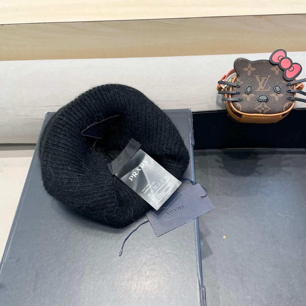 【PRADA普拉达】2024秋冬新款针织毛线帽，大牌系列，轻奢感满满.冬天出街必备